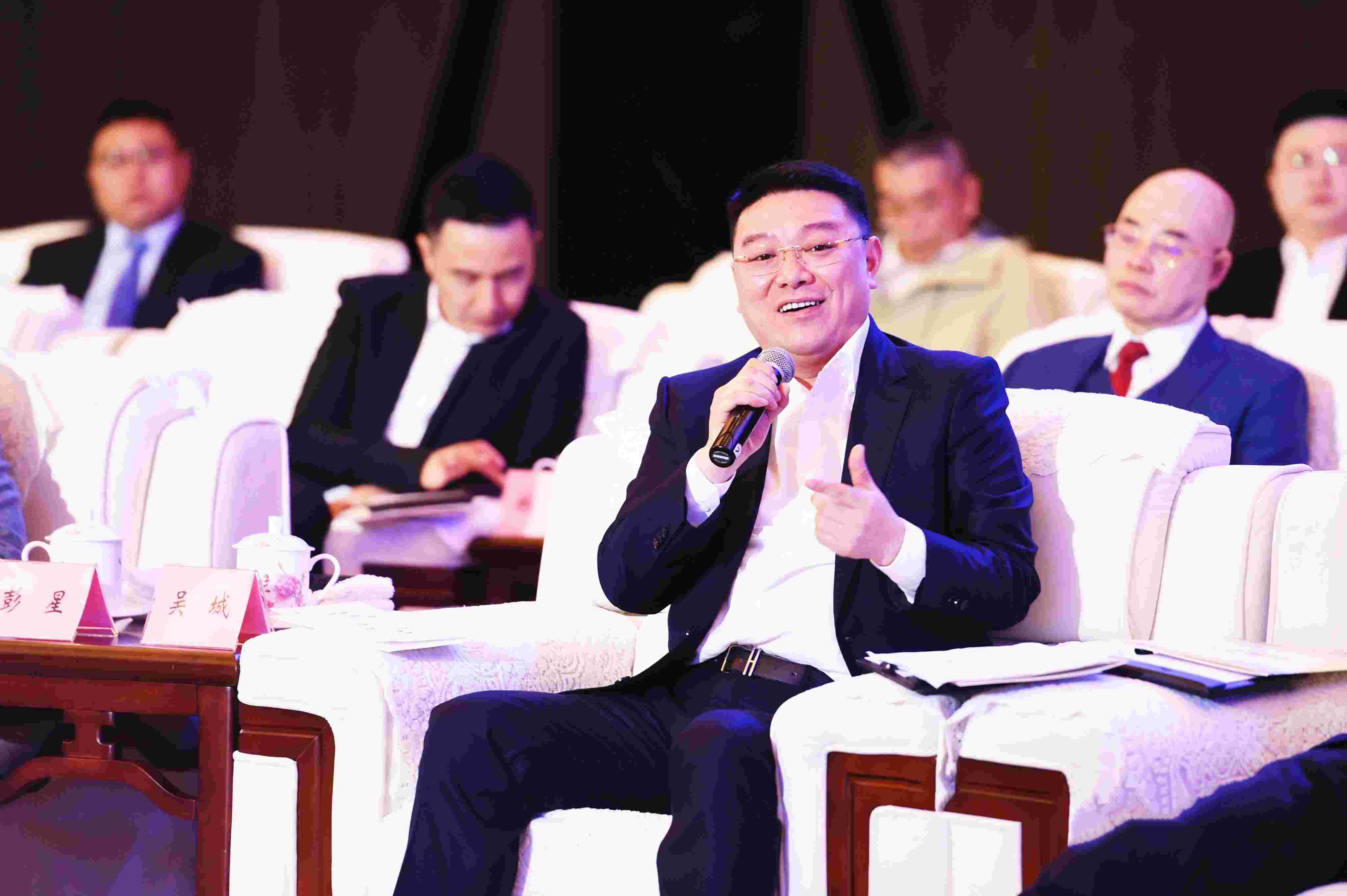 董事长吴城应邀出席“浙商入黔” 浙江着名企业走进贵州运动