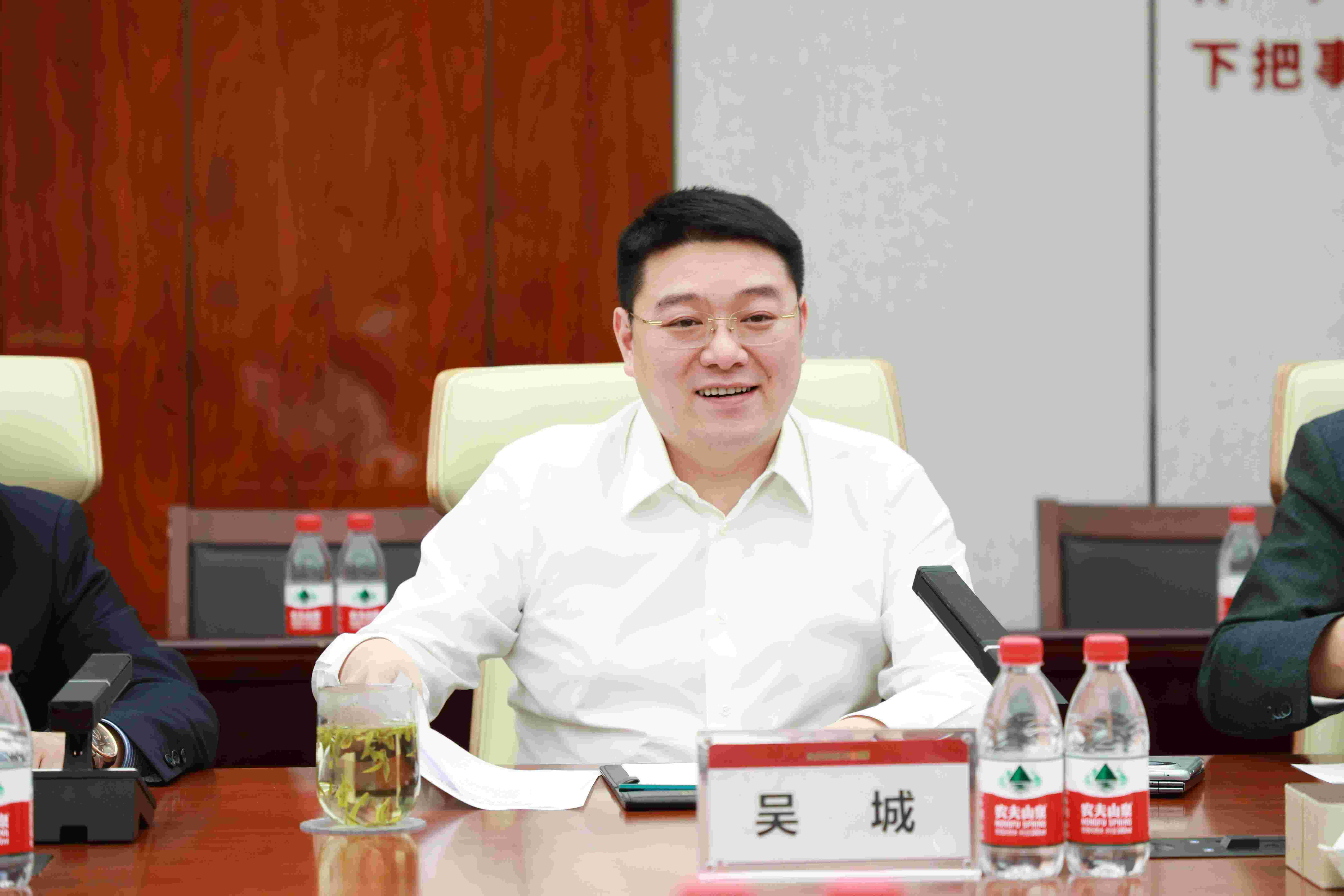 吴城董事长会见金达集团董事长赵春雷