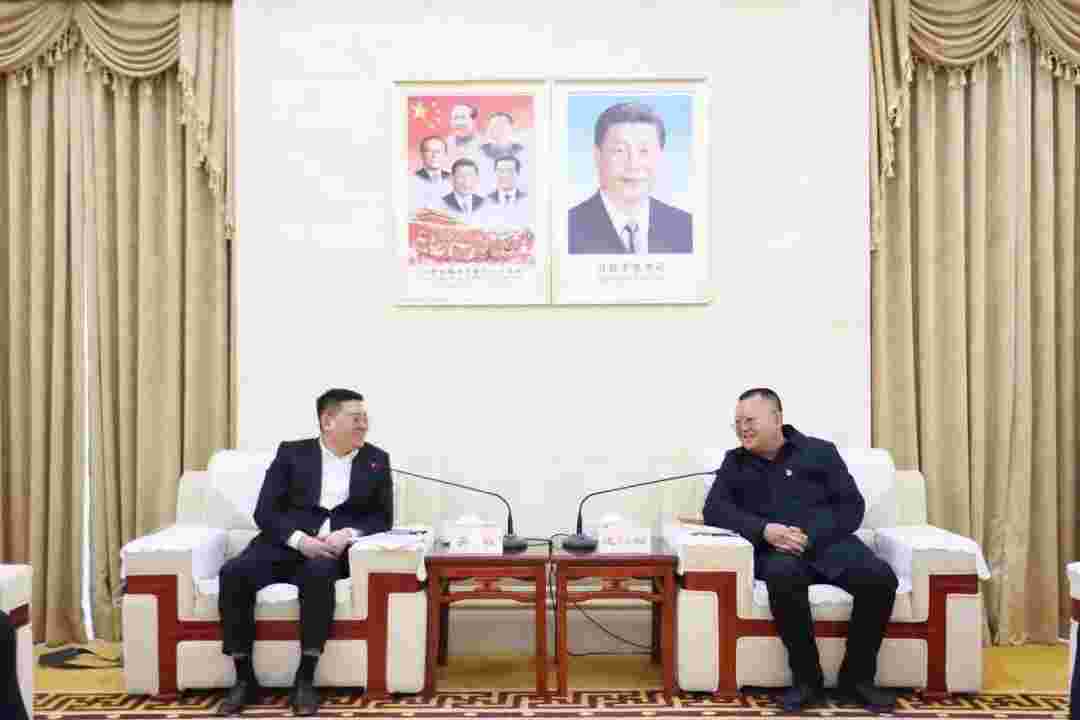 昌都会委书记庄劲松与必威西汉姆联官网首页集团董事长吴城一行座谈
