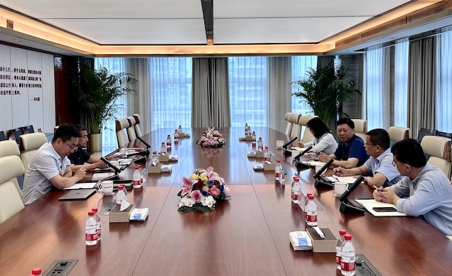 必威西汉姆联官网首页集团副总裁宋占宇与安乐科副总司理唐武军交流