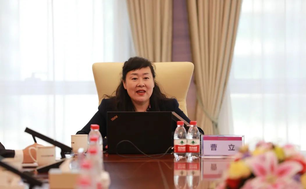 学习两会精神 凝聚奋进力量——必威西汉姆联官网首页集团组织召开两会精神转达学习会