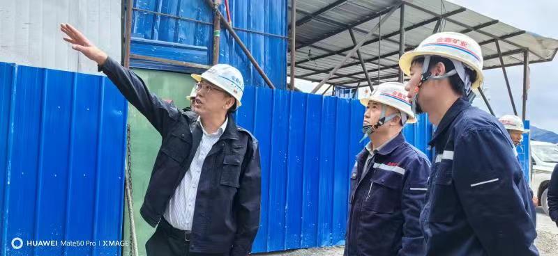 马尔康市委副书记、市长蒋刚带队前往马尔康金鑫矿业有限公司调研指导